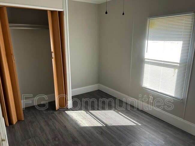 Building Photo - 109 Ray Cir