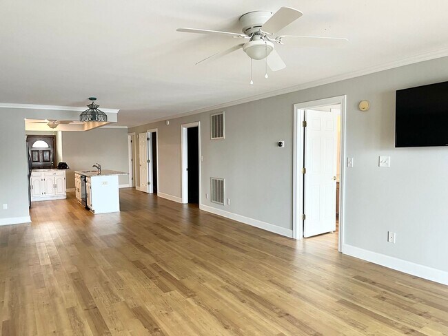 Building Photo - 110 N Water St