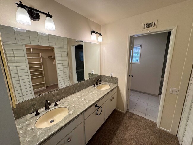 Building Photo - Remodeled County Square Villa Townhome- Fe...