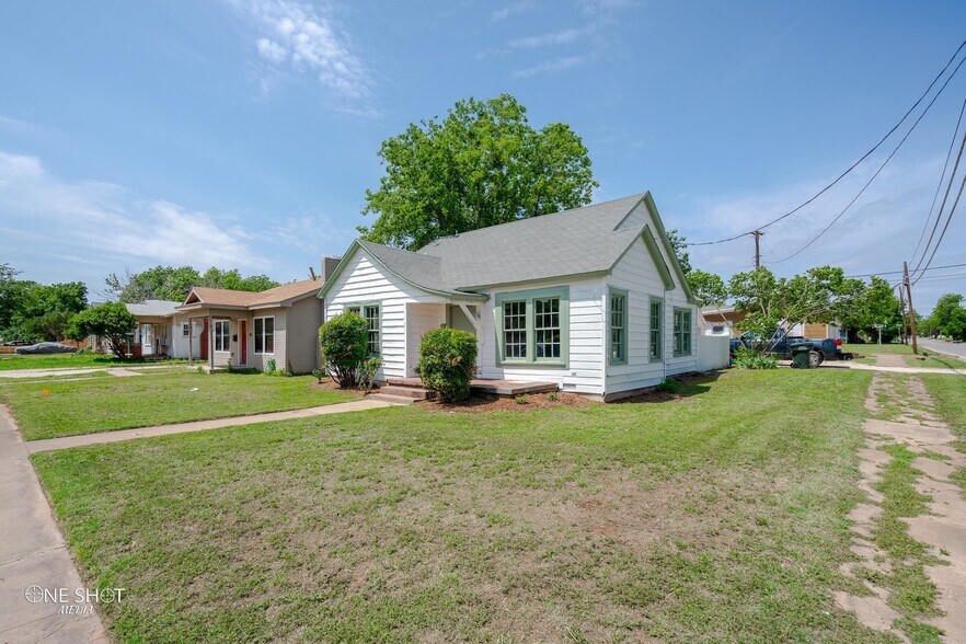 Building Photo - 1102 Poplar St
