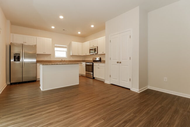 Building Photo - 131 Dorian Lp