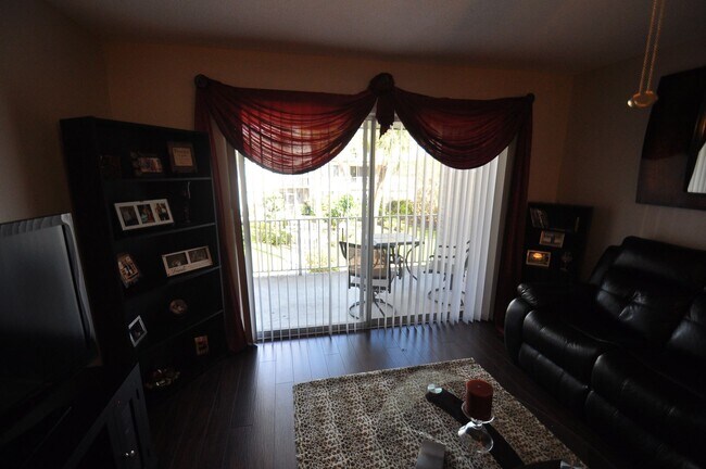 Building Photo - Charming 2-Bedroom Condo in Scenic Winter ...