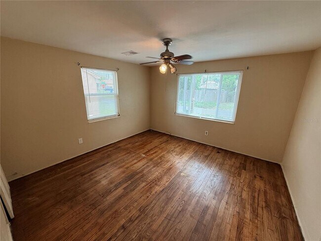 Building Photo - 1759 Temple Terrace S