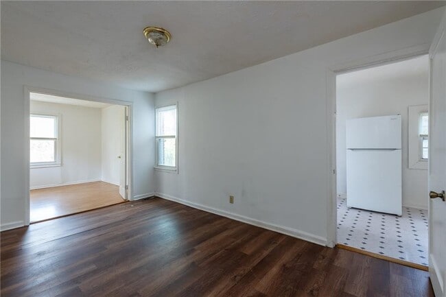 Building Photo - 1801 Oakmont Dr NW