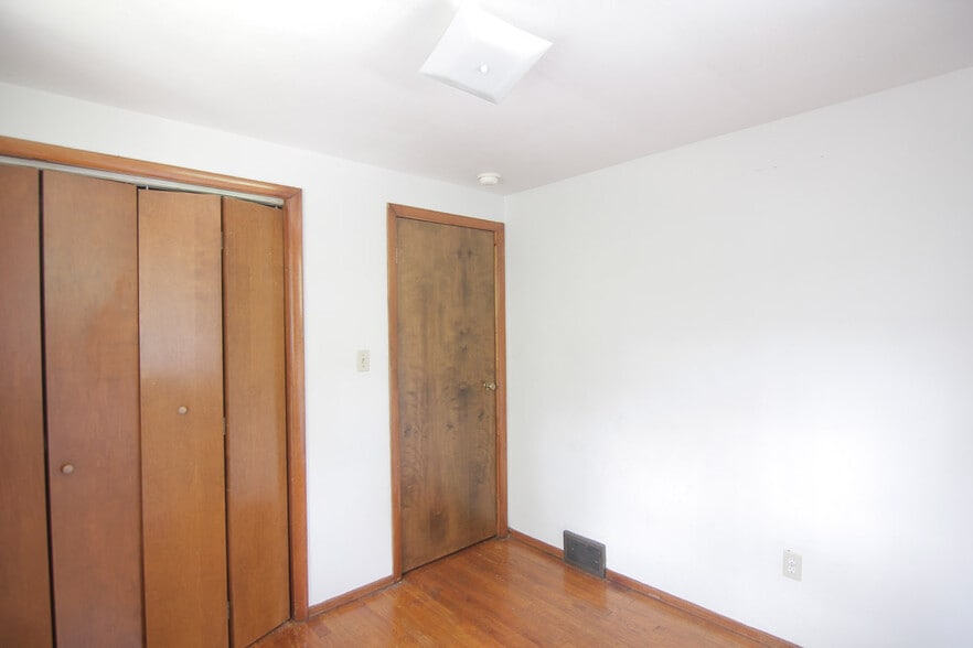 Building Photo - 421 Franklin Ave