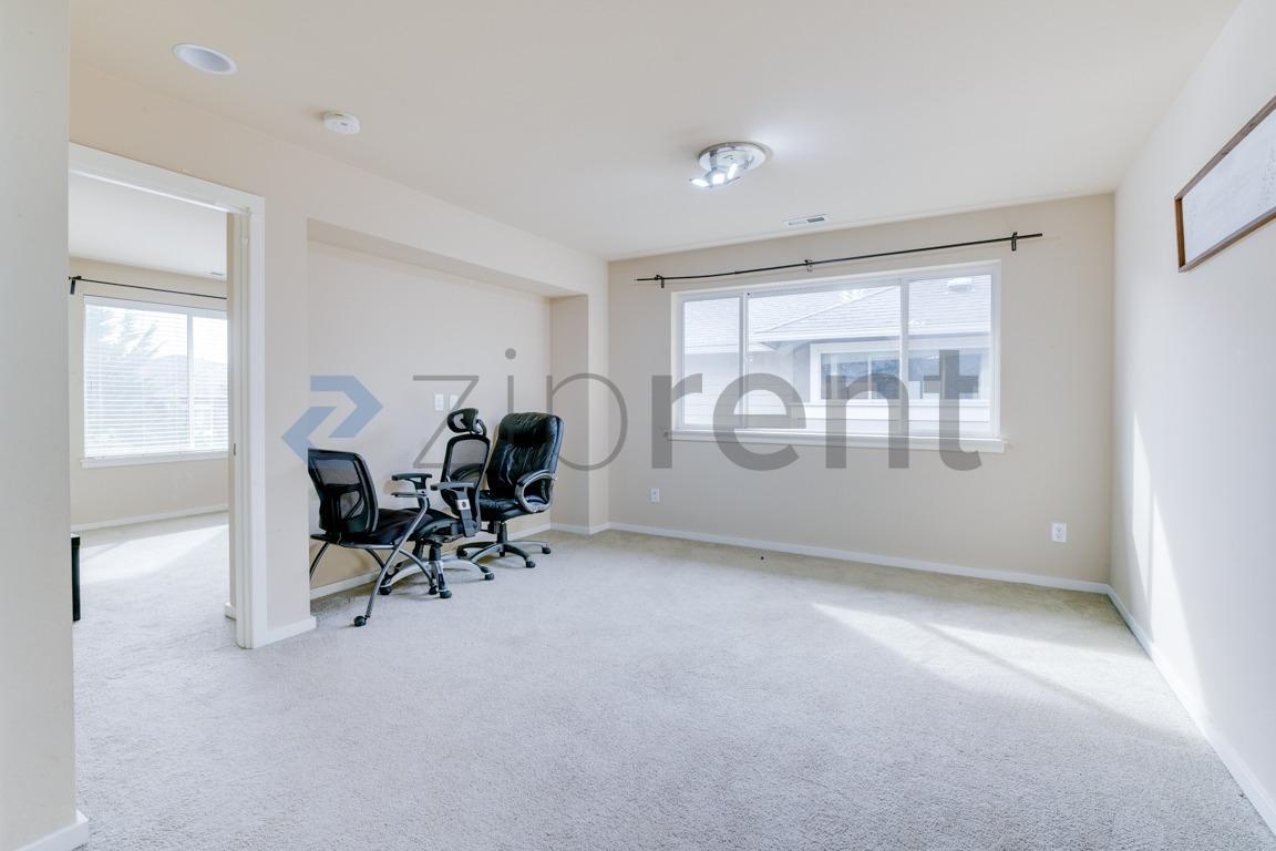 Building Photo - Unit