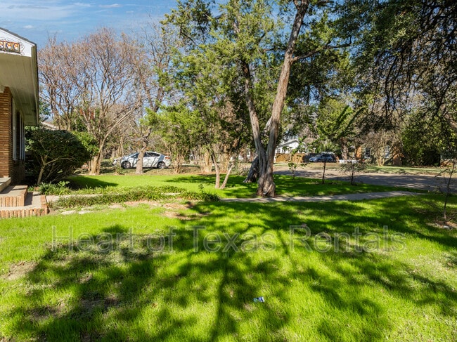 Building Photo - 3300 Adeline Dr