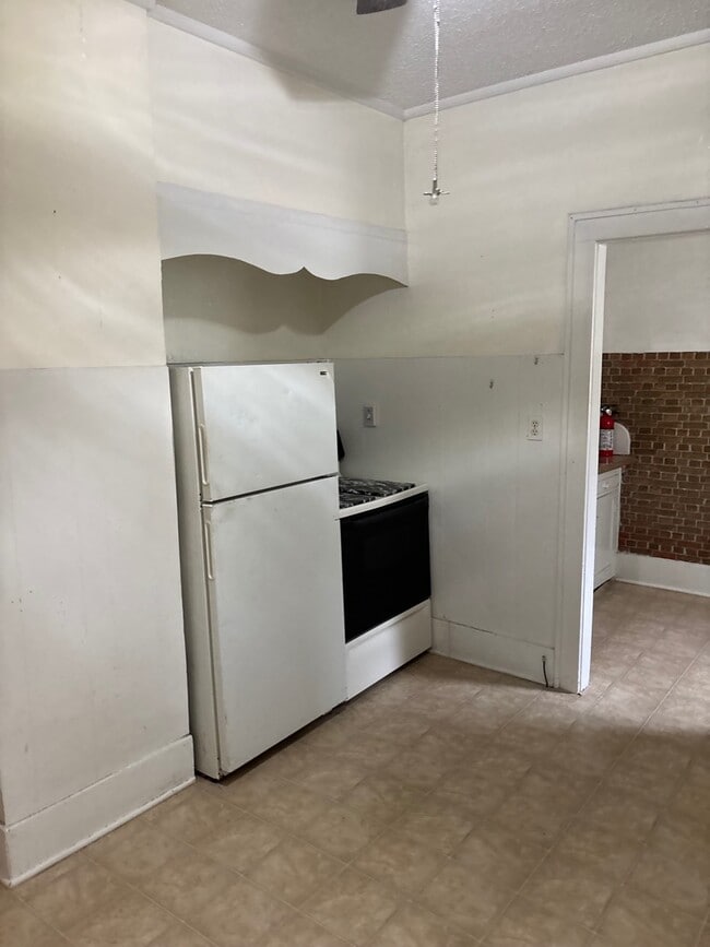 Building Photo - 804 W Ashland Ave