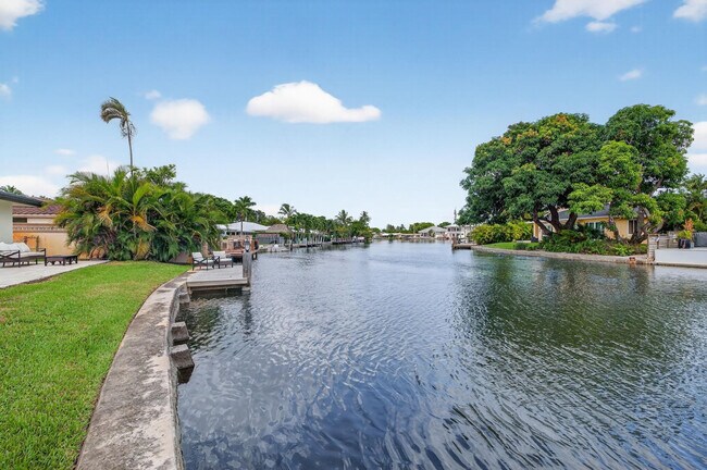Building Photo - 1981 Coral Gardens Dr