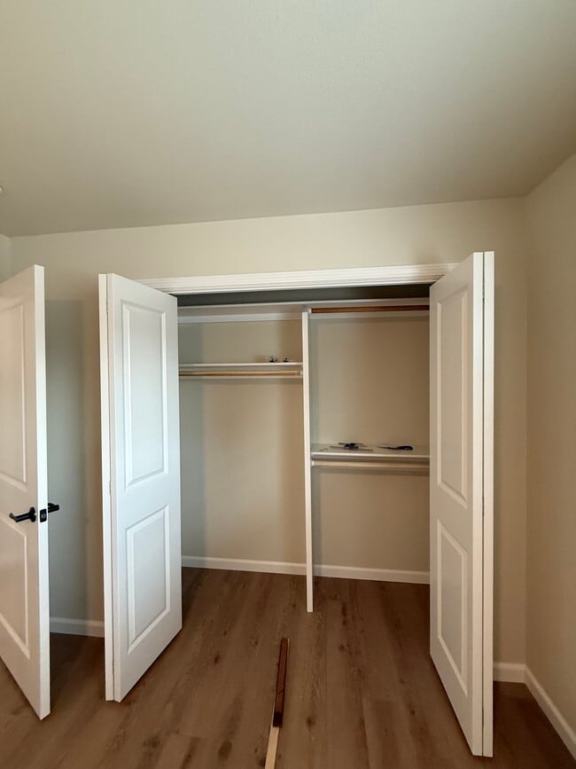 Building Photo - 1127 Dover Dr