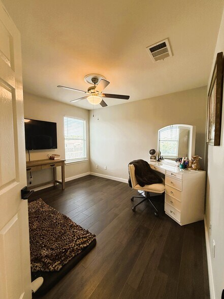 Building Photo - 178 Amber Oak Dr