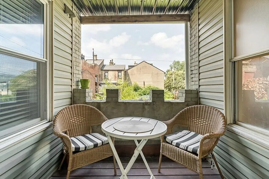 Porch - 250 36th St