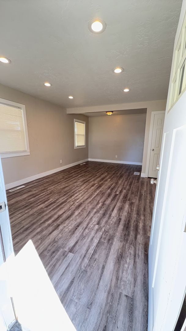Building Photo - 4 Bed / 2.5 Bath Home in Kearns