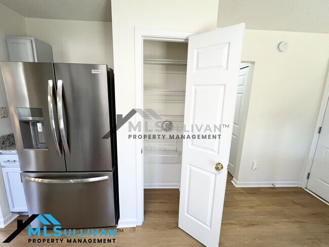 Building Photo - 4504 Conklin Dr