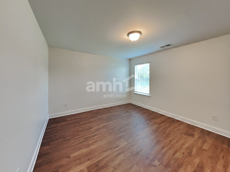 Building Photo - 150 Hazel Pk Dr