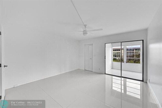 Building Photo - 3005 Portofino Isle
