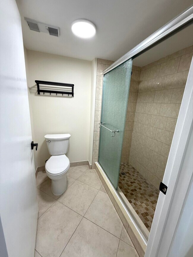 Building Photo - 6649 Somerset Dr