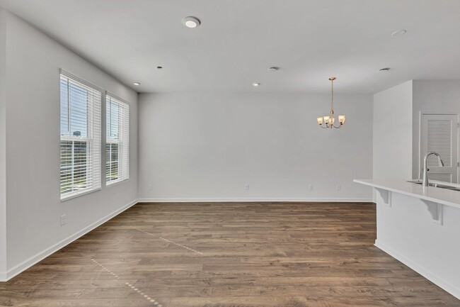 Building Photo - 5006 Dayflower Dr
