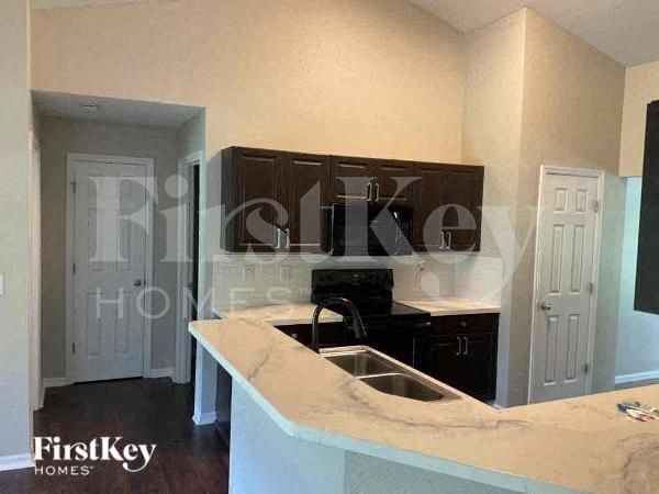 Building Photo - 3102 Lucaya Ave