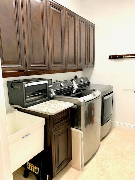 Building Photo - 24312 Westgate Blvd