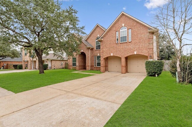 Building Photo - 6209 Fawnlake Dr
