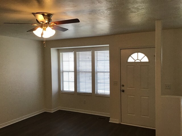 Building Photo - 903 1340 E