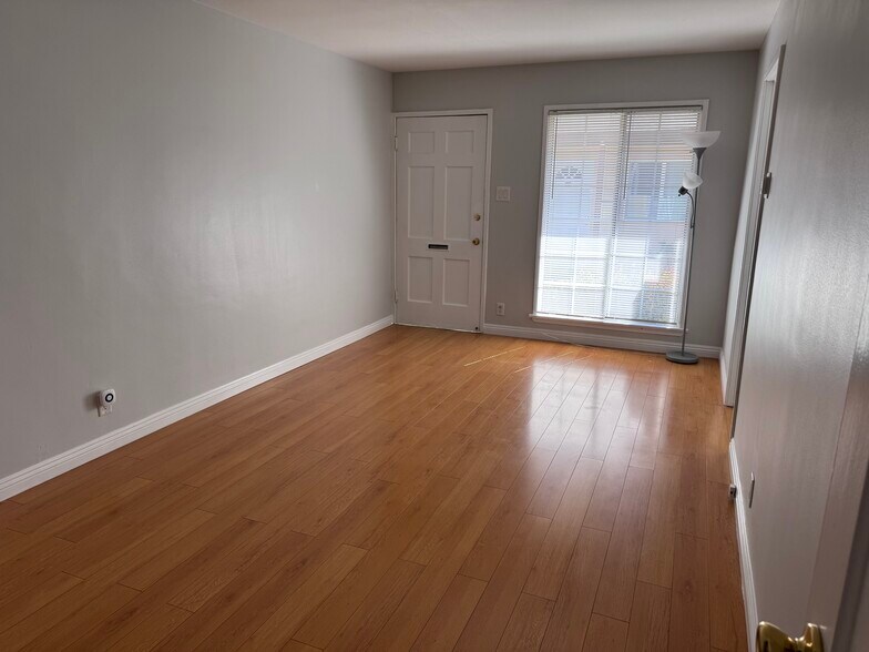 Living room - 1850 N Hollywood Way