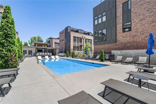 Building Photo - 1225 Chelsea Cir NW