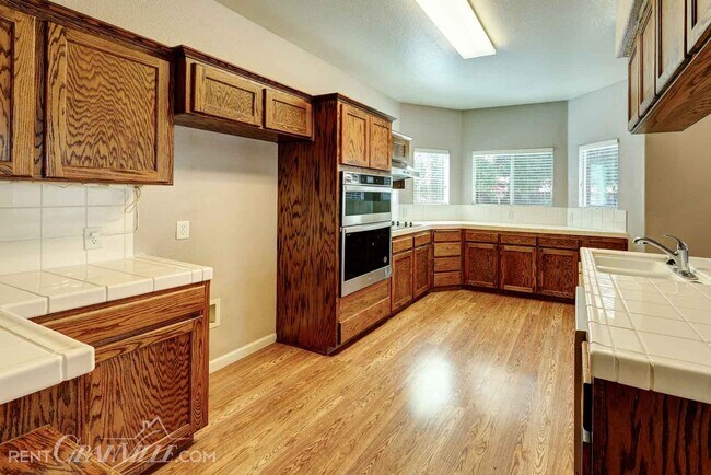 Building Photo - Granville Realty Rental Home