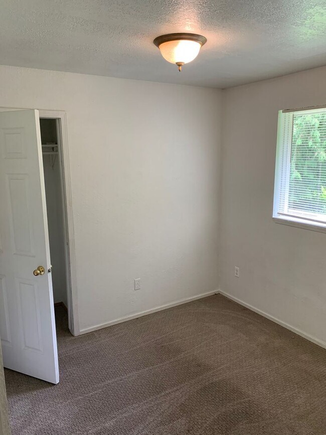 Building Photo - Shorecrest Beach Club Home- 3 bedrooms 1 b...