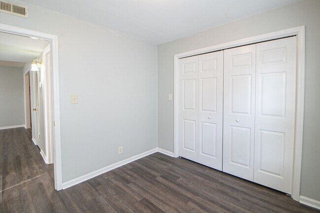 Building Photo - 145 Darlene Dr