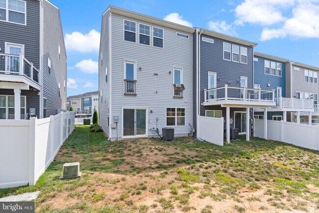 Building Photo - 18277 Summit Pointe Dr