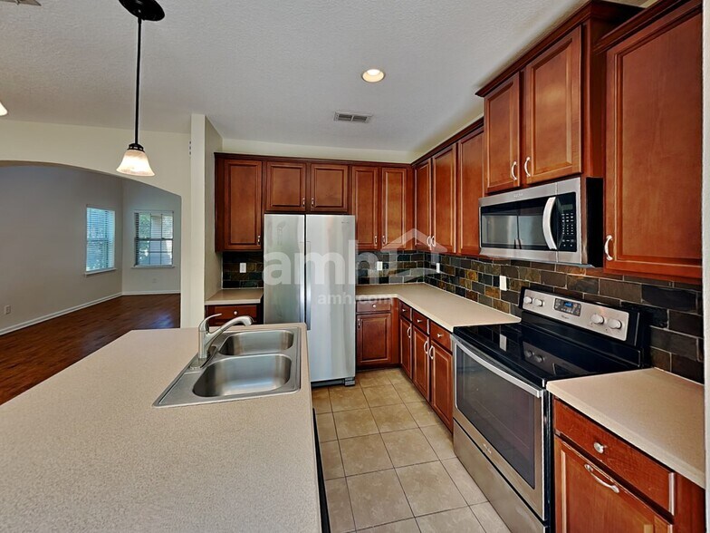 Building Photo - 231 Buck Run Way