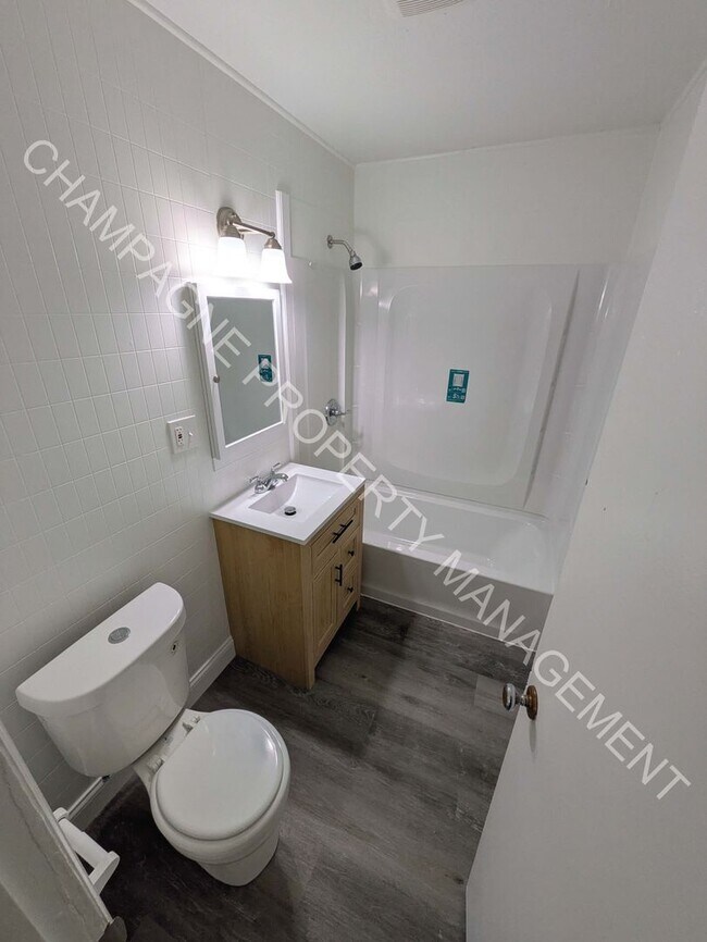 Building Photo - 701/703 Deweese St