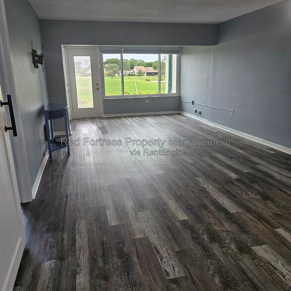 Building Photo - 1660 Pine Valley Dr
