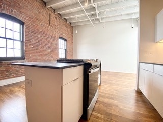 Building Photo - 112 SE 4th St