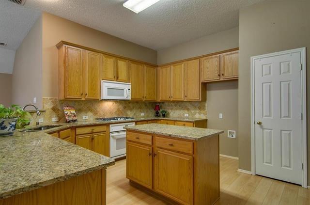 Building Photo - 3701 Kimble Dr