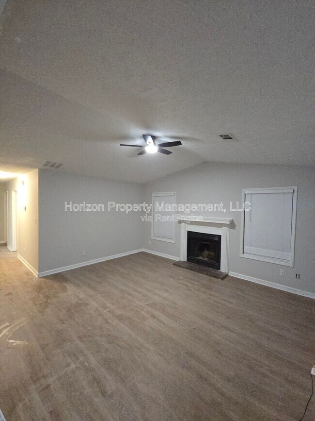 Building Photo - 5142 Farm Pl Dr NE