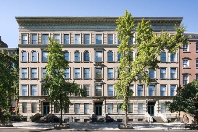 Building Photo - 422 W 20th St