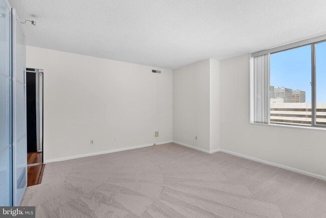 Building Photo - 3713 S George Mason Dr