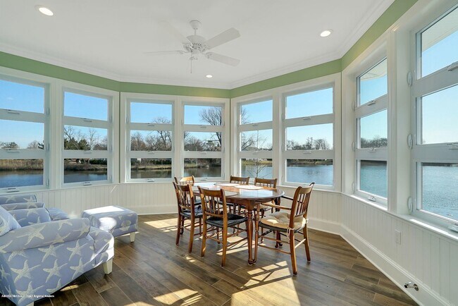 Building Photo - 330 Villa Park Wy