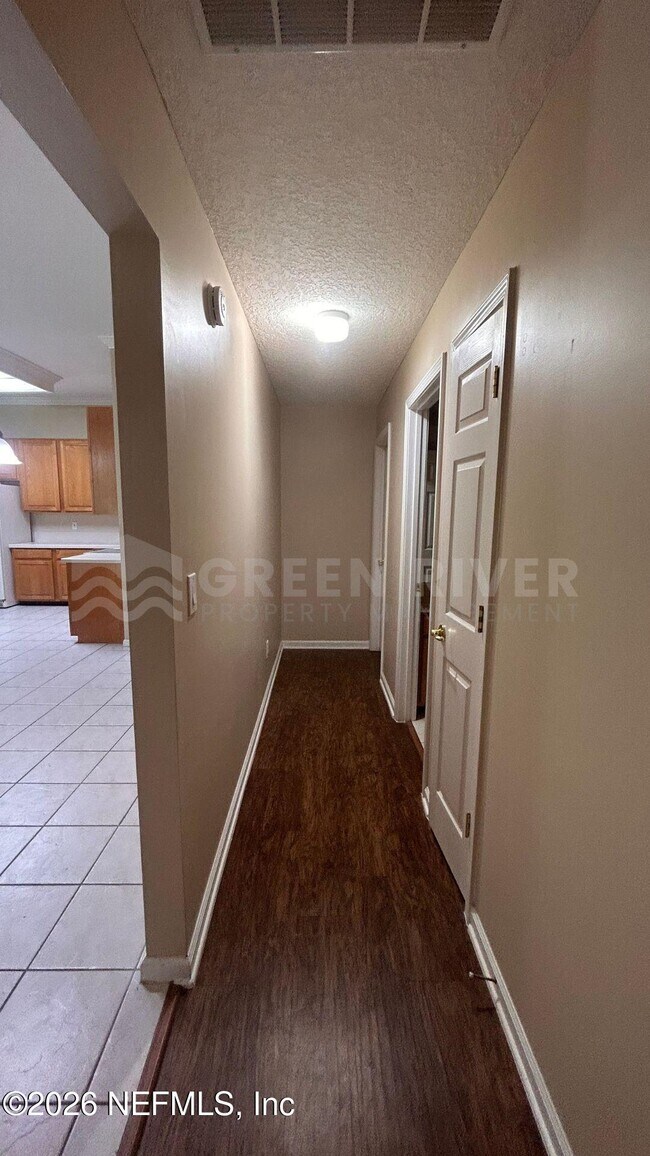 Building Photo - 2522 Willow Creek Dr