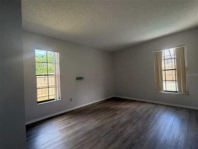 Building Photo - 3781 Lake Shore Dr