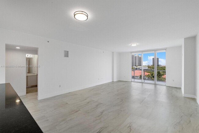 Building Photo - 3030 NE 188th St