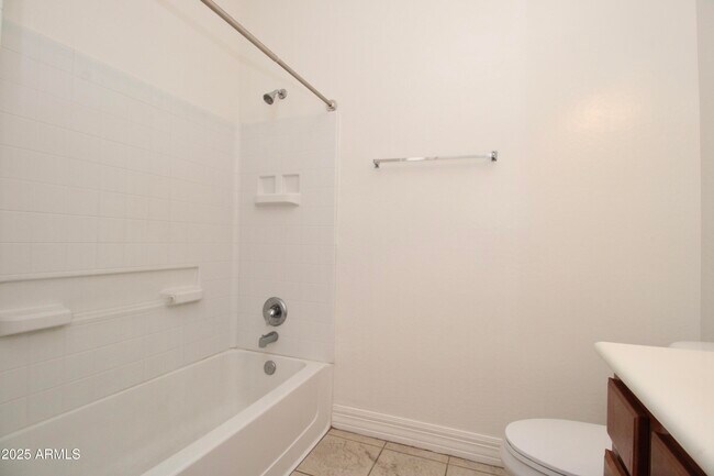 Building Photo - 1456 E 9th St