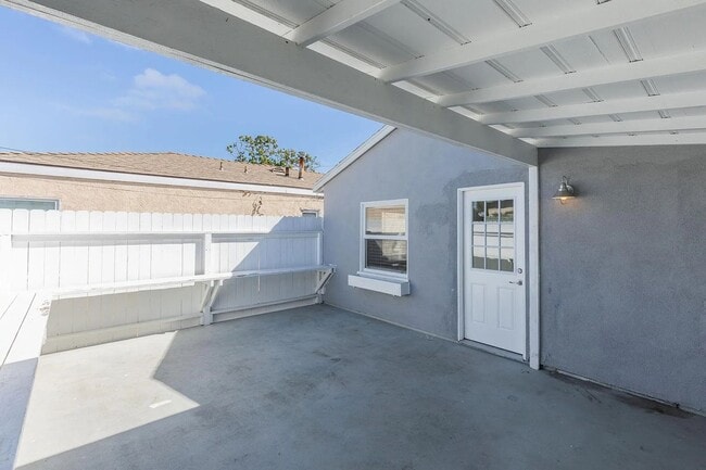 Building Photo - Charming 3BD/2BA Hermosa Beach Bungalow