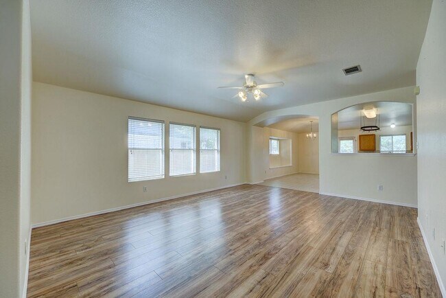 Building Photo - 129 Dove Song Dr