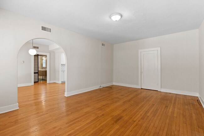 Building Photo - 526 Pershing Ave