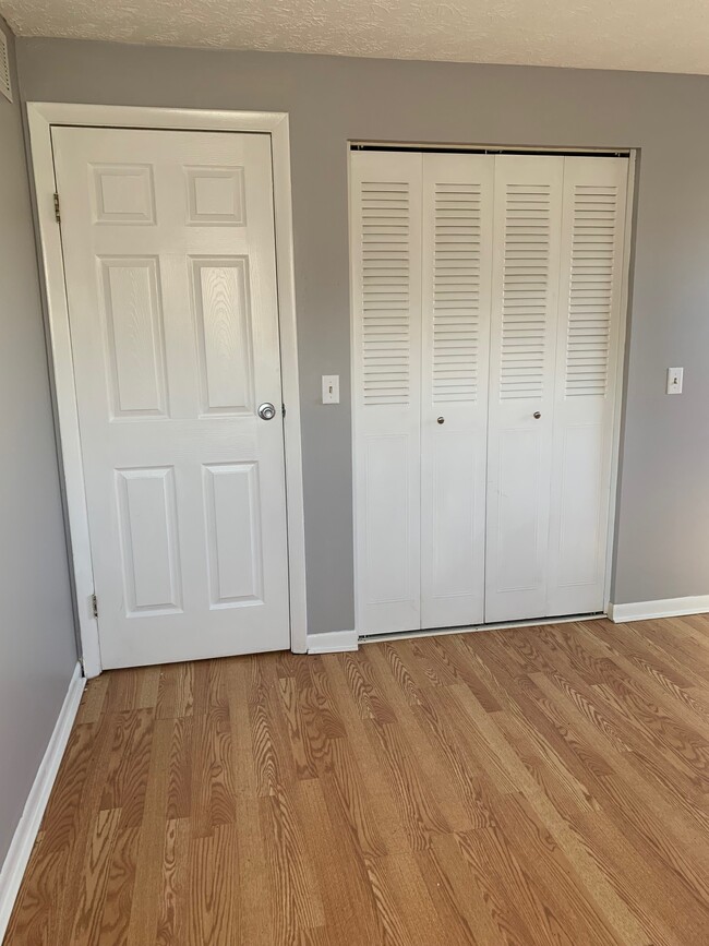 Building Photo - 33 Teakwood Ln