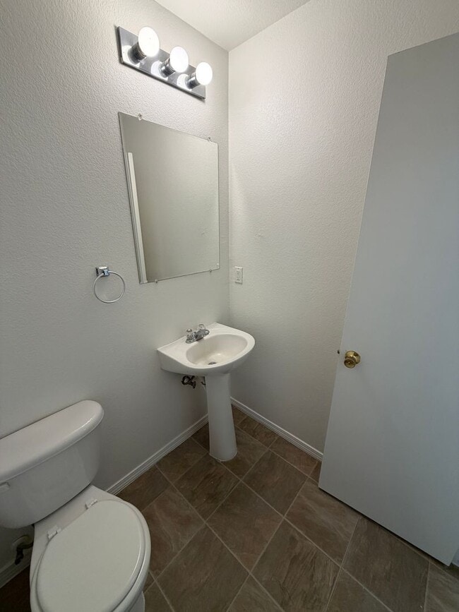 Building Photo - 4 Bedroom Home Available Near Bridge Blvd SW & Unser Blvd SW!